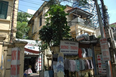 Ngôi biệt thự rộng ở số 6B, phố Quang Trung, Hà Nội được trả giá rất cao, vài trăm triệu đồng mỗi m2, nhưng chủ nhân của nó nhất quyết không bán.