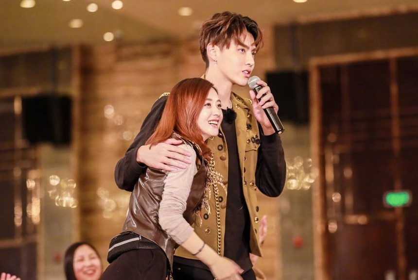 Nhung chuyen tinh chan dong gioi giai tri Hoa ngu-Hinh-5