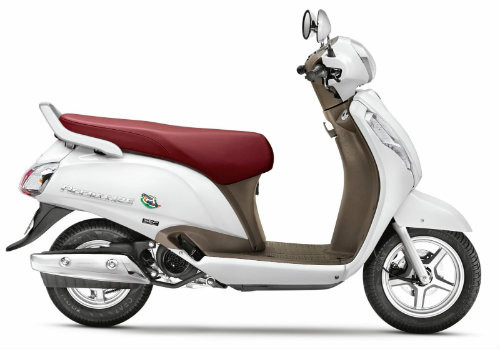 Ngoài ra, Suzuki Access 125 phiên bản đặc biệt còn có màu sơn riêng dành cho phái đẹp là trắng Pearl Mirage White.