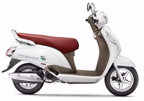 Ngoài ra, Suzuki Access 125 phiên bản đặc biệt còn có màu sơn riêng dành cho phái đẹp là trắng Pearl Mirage White.
