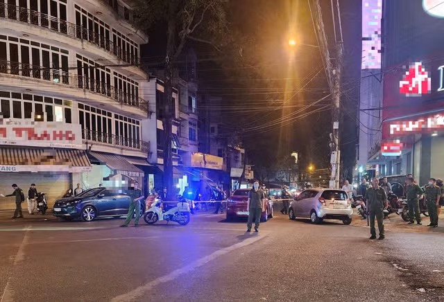 Dak Lak: Nguoi dan ong roi tu tang 3 tiem vang xuong dat tu vong