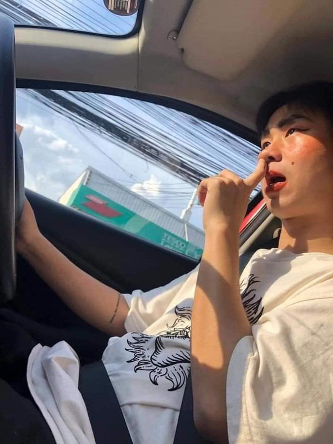 Những bức ảnh trên đã nhanh chóng thu hút đông đảo cộng đồng mạng chỉ vài giờ với hàng nghìn lượt like kèm hàng trăm bình luận để bày tỏ sự hào hứng và thích thú trước tạo hình bá đạo của cô người yêu "lầy lội" và hài hước này.