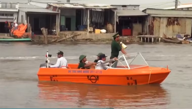 Chính quyền các tỉnh miền Tây Nam Bộ đã điều động nhiều lực lượng cùng hỗ di dời tài sản, đưa người dân đến nơi an toàn để trú bão.