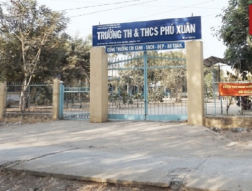 Buc xuc truong hoc bien sat nhan thanh anh hung Le Van Tam