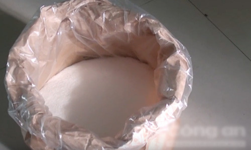 Kinh hoàng bắt tại trận giò chả bị trộn chất gây ung thư - Hình 3 Kinh hoang bat tai tran gio cha bi tron chat gay ung thu-Hinh-3