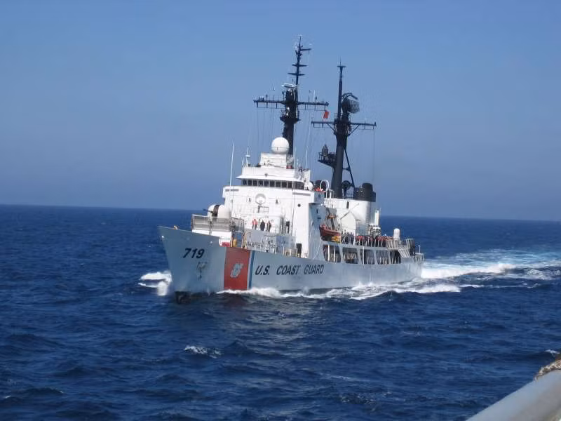 USCGC Boutwell thuộc lớp tàu tuần duyên tầm xa Hamilton được khởi đóng năm 1967, hạ thủy cùng năm và biên chế cho Cảnh sát biển Mỹ năm 1968.