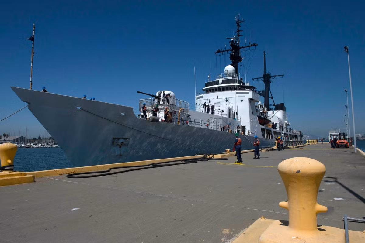 Theo truyền thông Mỹ - Phil, trong năm nay phía Mỹ sẽ bàn giao tàu chiến cỡ lớn mới cho Hải quân Philippines. Hôm 16/3/2016, tàu USCGC Boutwell đã chính thức được cho nghỉ hưu sau 47 năm phục vụ tích cực tại căn cứ hải quân San Diego, bang California. sau khi trải qua quá trình tân trang, đại tu, con tàu sẽ được chuyển giao cho Hải quân Philippines theo điều luật EDA.