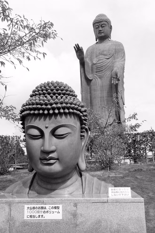 Tiêu bản đầu tượng Phật nhỏ bằng 1/1.000 lần so với đại tượng Phật.