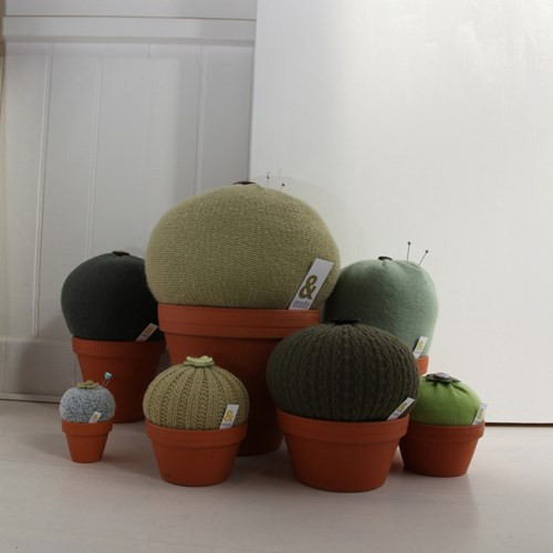 Tuyệt đối không đặt chậu xương rồng ngay cửa ra vào. Những chiếc gai nhọn của xương rồng sẽ đẩy hết nguồn năng lượng tốt ra khỏi nhà. Ảnh: Made.