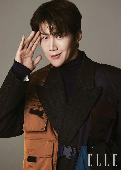 Kim Seon Ho không ít lần chia sẻ trên trang cá nhân các dự án của đồng nghiệp để ủng hộ hay bày tỏ sự phấn khích, cổ vũ trước các màn biểu diễn của đồng nghiệp. Ảnh: Elle