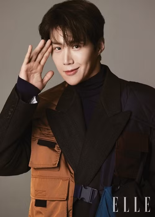 Kim Seon Ho không ít lần chia sẻ trên trang cá nhân các dự án của đồng nghiệp để ủng hộ hay bày tỏ sự phấn khích, cổ vũ trước các màn biểu diễn của đồng nghiệp. Ảnh: Elle