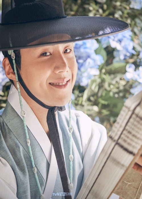 Kim Seon Ho sinh năm 1986, bắt đầu hoạt động nghệ thuật vào năm 2009 với vai trò diễn viên kịch. Anh nổi tiếng muộn hơn so với đồng nghiệp cùng tuổi. Ảnh: TVN