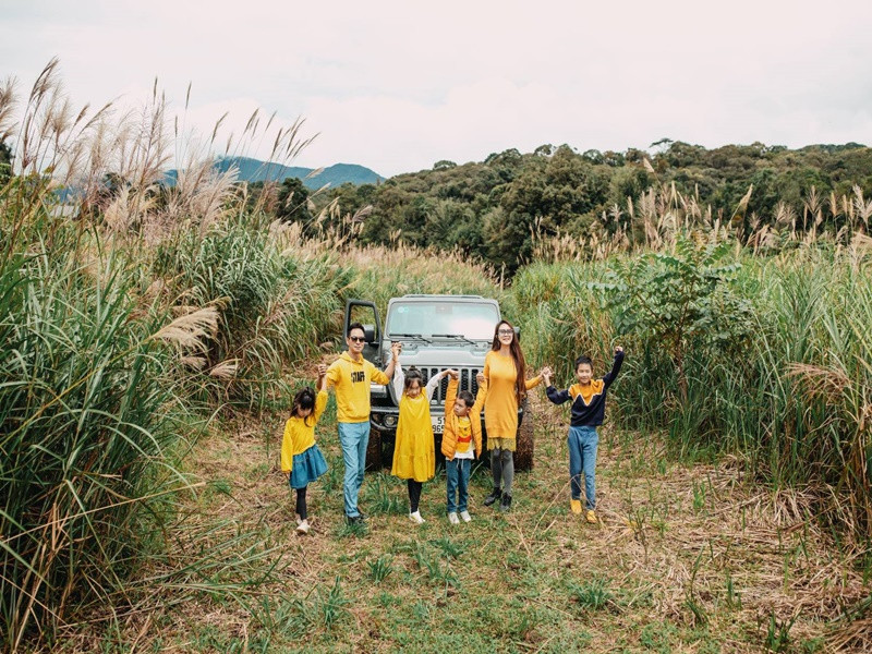 Các con của Lý Hải ra vườn chăm cây cối, thu hoạch nông sản. Lý Hải - Minh Hà còn tổ chức các hoạt động thú vị cho các con.
