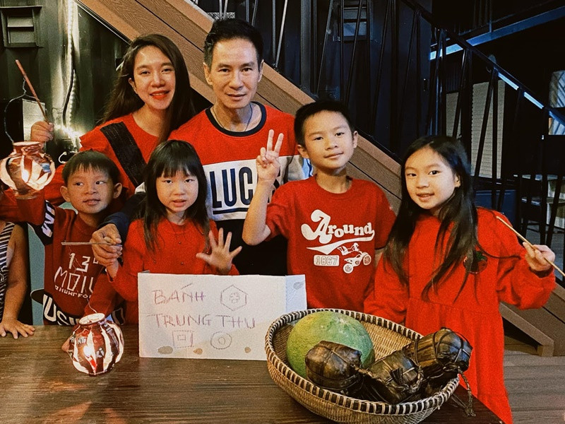 Gần đây, vợ chồng Lý Hải cùng các con đã trở về Sài Gòn.