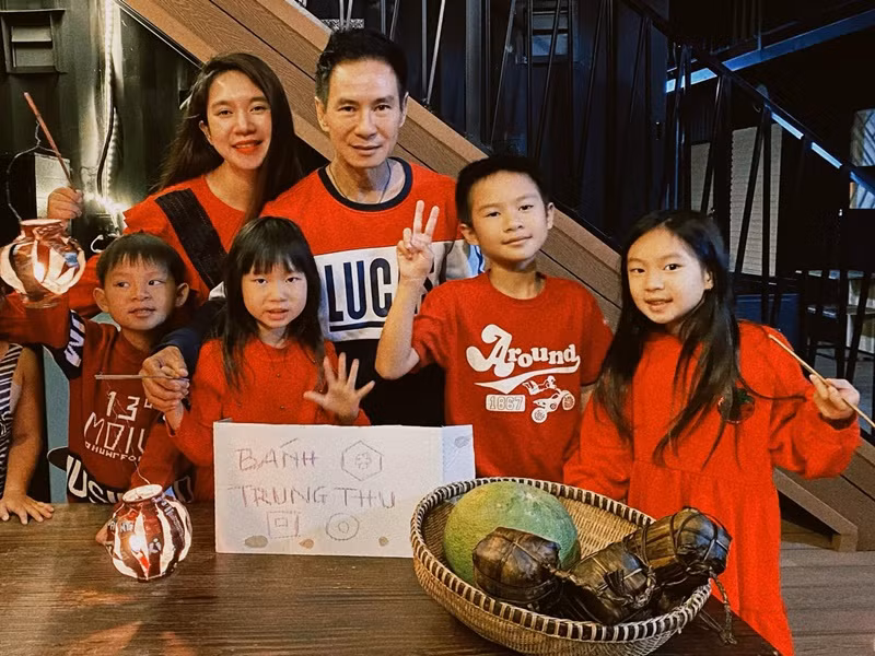 Gần đây, vợ chồng Lý Hải cùng các con đã trở về Sài Gòn.