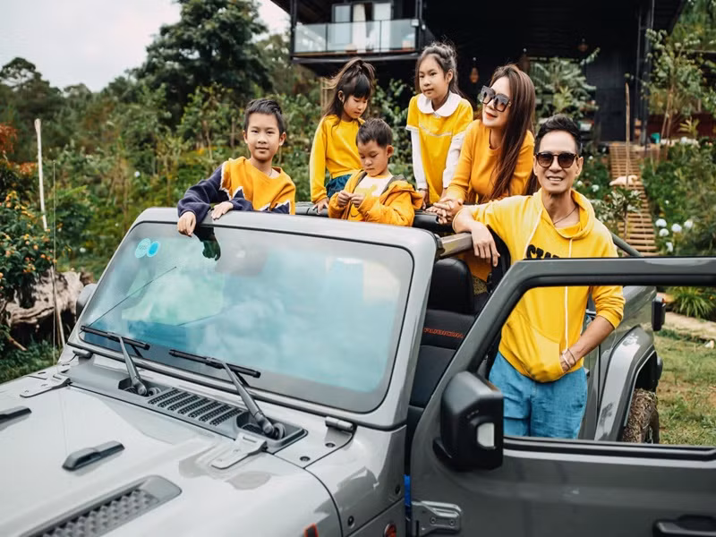 Vài tháng qua, vợ chồng Lý Hải đưa 4 con về trang trại gia đình tại Đà Lạt để tránh dịch cũng như cho các con được sống gần thiên nhiên.