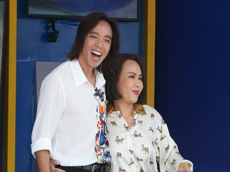  Ông xã của Việt Hương nhắn nhủ vợ sau khi tổ chức sinh nhật muộn: “Mong là điều bất ngờ này đã làm em khỏe ra chút sau một chuyến bay dài 2 ngày. Chúc em tuổi mới đầy may mắn, nhiều lạc quan, tràn đầy năng lượng, dạt dào yêu thương”. Ảnh: Lao động