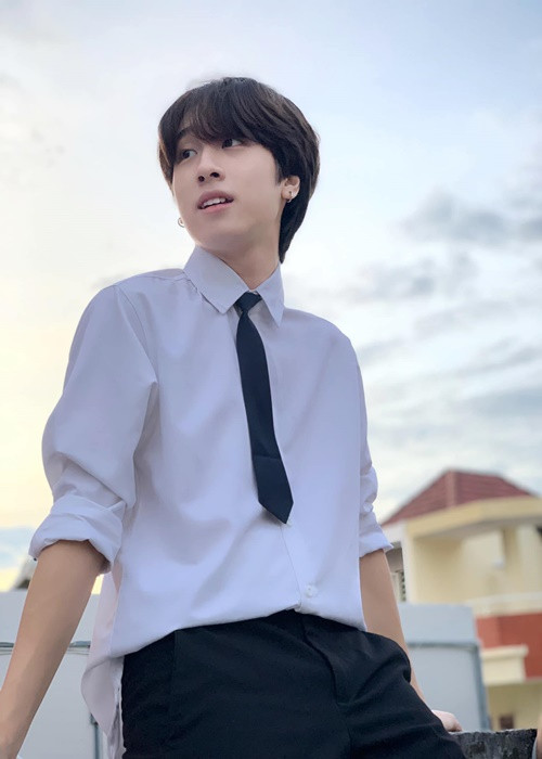 Gia Khiêm hiện tại có ngoại hình điển trai, ăn mặc theo phong cách Hàn Quốc. Ảnh: FB Gia Khiêm