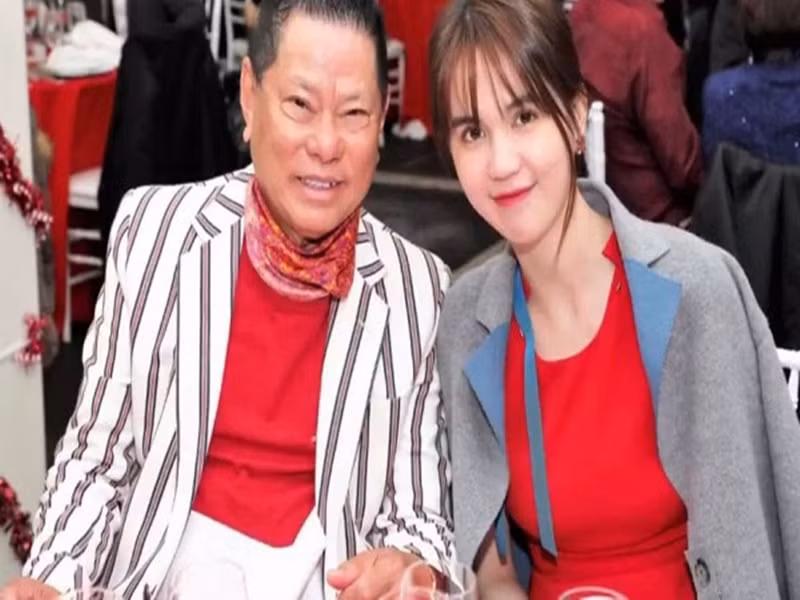 Từ tháng 11/2016 đến tháng 1/2017, Ngọc Trinh hẹn hò tỷ phú Hoàng Kiều. Sau đó, từ năm 2017 đến năm 2019, nữ hoàng nội y yêu một đại gia. Hậu chia tay, Ngọc Trinh được người đàn ông này tặng biệt thự 50 tỷ. Ảnh: Zing