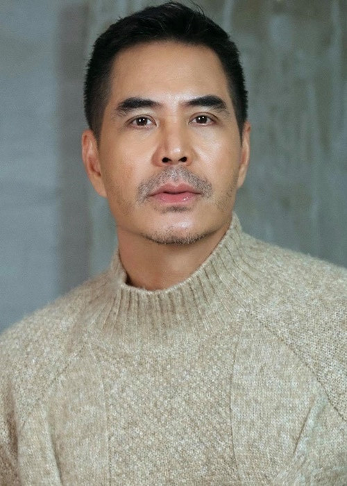 Do kín tiếng, nam diễn viên không hé lộ chân dung lẫn danh tính bạn gái.