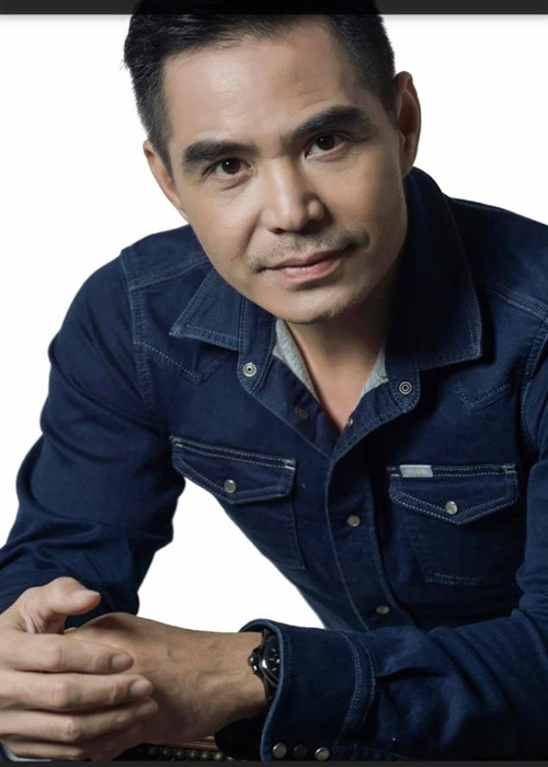 Trong cuộc phỏng vấn với Vietnamnet, diễn viên Trung Dũng bật mí chuyện tình cảm: “ Bạn gái tôi còn trẻ nhưng tâm lý, có nhiều điểm chung về tư tưởng. Dù yêu nhau, cả hai vẫn dành cho nhau sự độc lập và không gian riêng cho đối phương. Tôi có công việc, các mối quan hệ cá nhân và cô ấy cũng thế. Chúng tôi thống nhất vun vén tình cảm mỗi ngày và không nghĩ ngợi quá nhiều”.