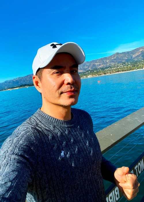 Trung Dũng từng có cuộc hôn nhân đầy bí ẩn. Năm 2014, nam diễn viên lần đầu tiết lộ chuyện lập gia đình. Theo Trung Dũng, anh có vợ và con 8 tuổi ở Mỹ.