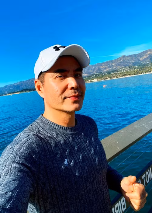 Trung Dũng từng có cuộc hôn nhân đầy bí ẩn. Năm 2014, nam diễn viên lần đầu tiết lộ chuyện lập gia đình. Theo Trung Dũng, anh có vợ và con 8 tuổi ở Mỹ.