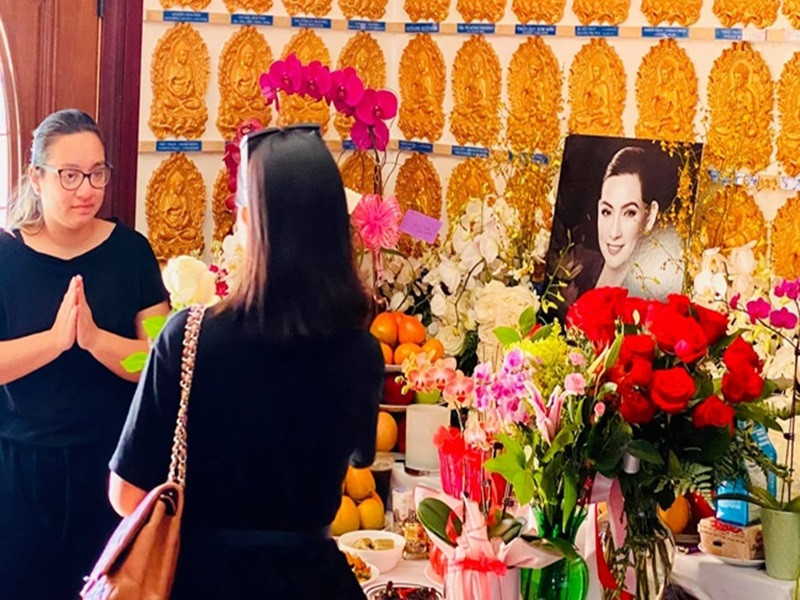 Những ngày qua, con gái của Phi Nhung thường chia sẻ lại các clip cũ của mẹ, không giấu được sự đau buồn. Ảnh: Dân Việt