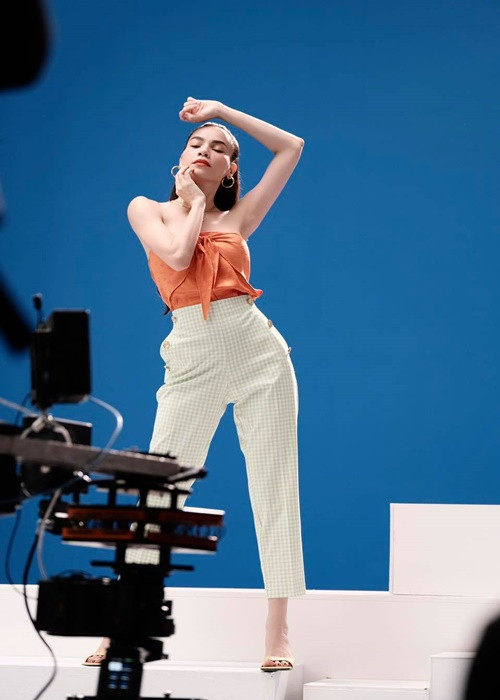 Ngoài thân hình thon gọn, nữ ca sĩ còn được khen về phong cách trẻ trung, sành điệu. Ảnh: FB Hồ Ngọc Hà