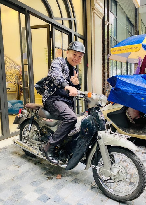 Gần đây, trên trang cá nhân, Xuân Hinh vẫn đều đặn cập nhật hình ảnh của bản thân. Ảnh: FB Xuân Hinh