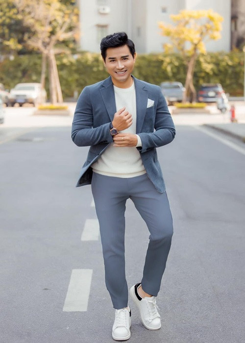 Khi TP.HCM nới lỏng giãn cách xã hội, MC Nguyên Khang khép lại hành trình thiện nguyện 4 tháng qua để thực hiện dự án của riêng mình. Ảnh: FBNV