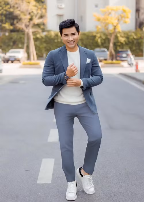 Khi TP.HCM nới lỏng giãn cách xã hội, MC Nguyên Khang khép lại hành trình thiện nguyện 4 tháng qua để thực hiện dự án của riêng mình. Ảnh: FBNV