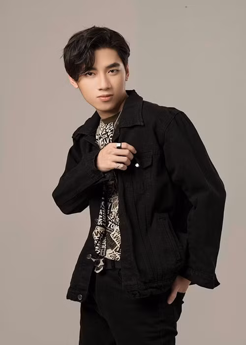 Nhiều sao Việt khác chia sẻ kế hoạch công việc sắp tới. Trên Zing, nhà sản xuất âm nhạc K-ICM tiết lộ, anh sẽ hoàn tất những công việc bị trì hoãn từ trước như thu âm, đặt mua thiết bị và máy móc mới, hẹn gặp đồng nghiệp. Ảnh: FBNV