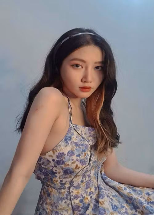 Nữ ca sĩ Orange háo hức chuẩn bị cho hai vòng thi quan trọng của The Heroes, quay quảng cáo và thực hiện album mới. Ảnh: FBNV