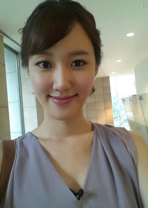 Nữ MC sinh năm 1985 có gương mặt hao hao nữ ca sĩ Hyoyeon (nhóm SNSD). Ảnh: Twitter