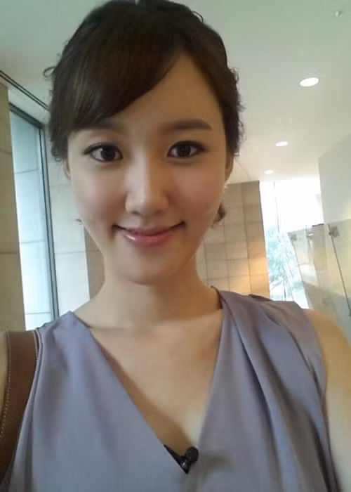 Nữ MC sinh năm 1985 có gương mặt hao hao nữ ca sĩ Hyoyeon (nhóm SNSD). Ảnh: Twitter