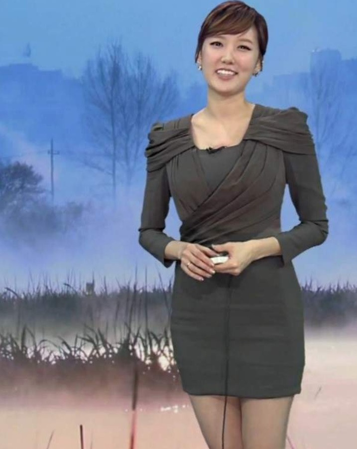 Choi Young Ah sinh năm 1985, từng là MC. Cô sở hữu gương mặt xinh đẹp, chiều cao 1m70, thân hình gợi cảm. Ảnh: Naver