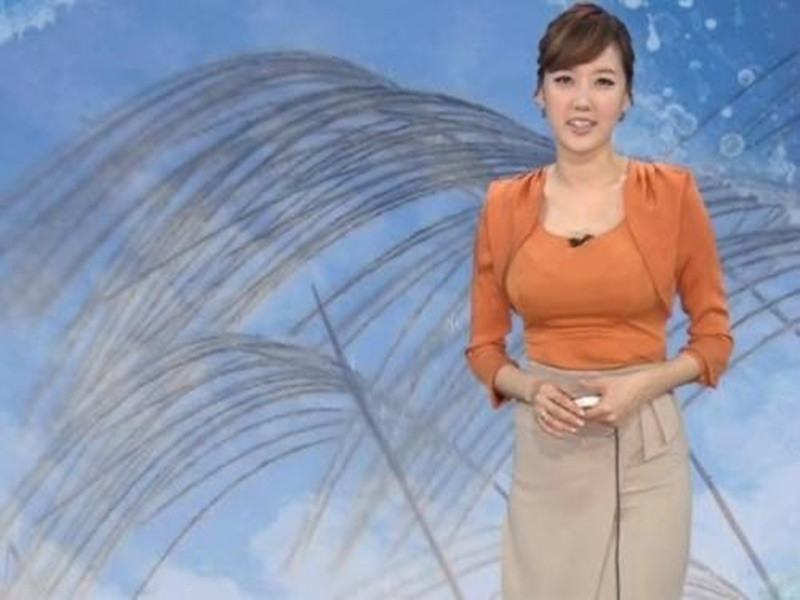 Choi Young Ah khoe vóc dáng thon gọn khi còn làm MC. Ảnh: Đất Việt