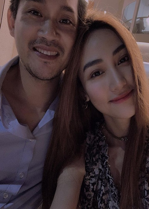 Nữ diễn viên thi thoảng đăng tải hình ảnh tình tứ bên chồng. Ảnh: FB Ngân Khánh