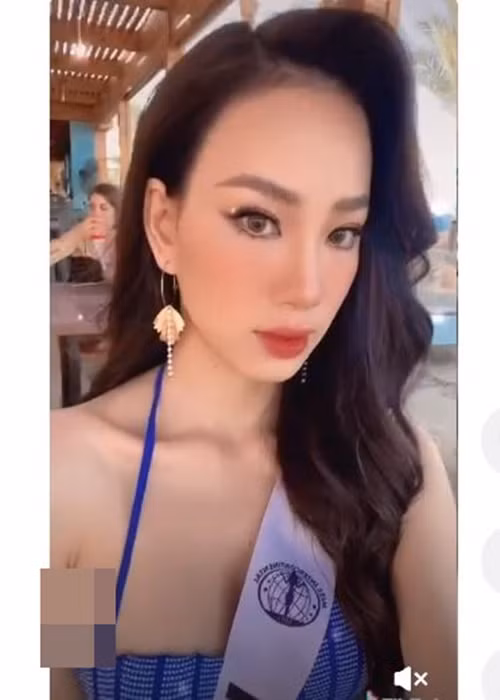 Đại diện Việt Nam gặp sự cố do trang phục được đóng gói cẩn thận khiến hải quan tưởng cô buôn lậu quần áo. Ảnh chụp màn hình