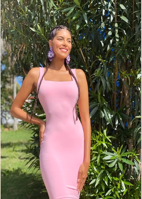 Valeria Ayos sở hữu chiều cao 1m80, thân hình rất quyến rũ. Ảnh: Instagram Valeria Ayos