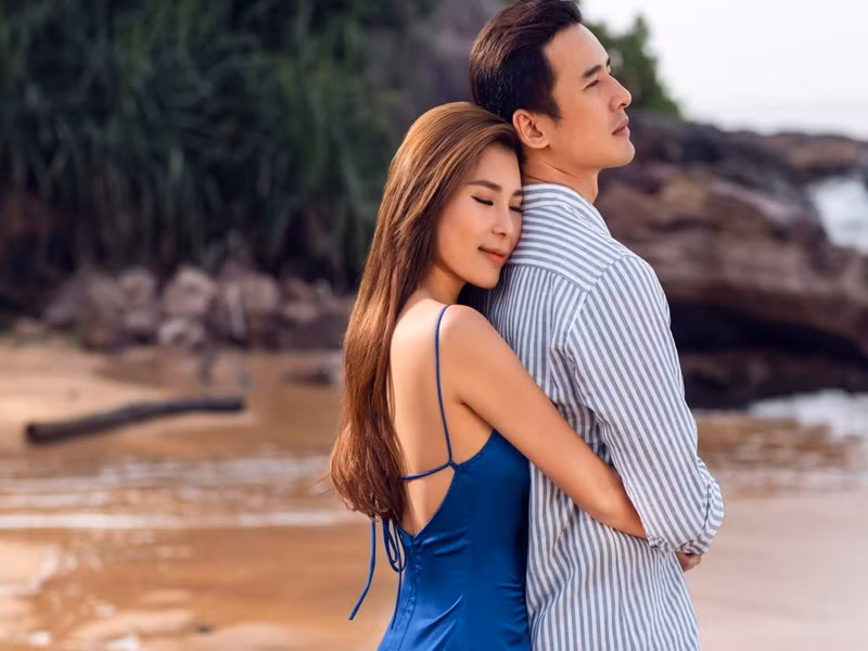 Vợ chồng Lương Thế Thành tin tưởng, tôn trọng nhau trong công việc. “Mỗi lần tôi đóng chung với bạn diễn nam, anh Thành sẽ không can thiệp để tôi thoải mái làm việc. Ngược lại, tôi cũng thế”, Thúy Diễm chia sẻ trên Dân Việt.