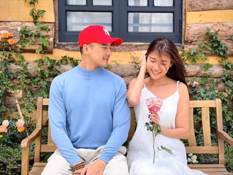 Lương Thế Thành chia sẻ trên Người lao động, điều khiến anh “mê mệt” Thúy Diễm là cô luôn mang đến sự lạc quan cho người xung quanh và có lòng trắc ẩn với cộng đồng, thường xuyên xắn tay tham gia các hoạt động thiện nguyện.