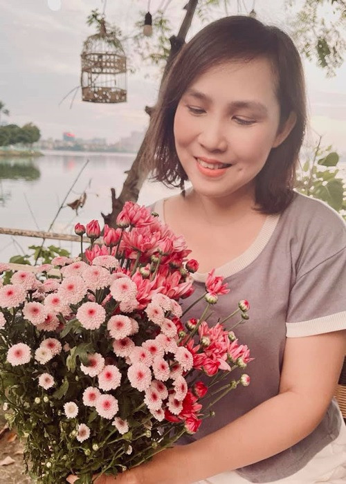 Vợ chồng Anh Thơ có hai con chung, đủ nếp đủ tẻ. “Một cháu học lớp 11, còn con bé năm nay lên lớp 10”, cô Hoan của "11 tháng 5 ngày" chia sẻ. Ảnh: FBNV