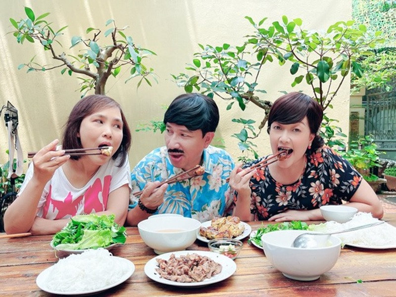 Diễn xuất của Anh Thơ trong “11 tháng 5 ngày” chiếm được cảm tình của nhiều khán giả. Thanh Sơn - nam chính phim “11 tháng 5 ngày” khen ngợi vai diễn cô Hoan của Anh Thơ: “Cô Hoan giúp việc đáng yêu thực sự. Giúp việc hay nhất từng xem". Ảnh: Lao động