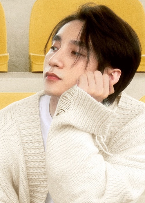 Sơn Tùng M-TP từng phát hoảng khi một fan nữ đòi chết nếu không được xem anh biểu diễn. Nam ca sĩ kể, cô gái này khi bị mẹ cấm không cho đi xem đêm nhạc vì vướng lịch học thêm, đã đưa dao cho mẹ và nói: "Nếu mẹ cấm con đi xem anh Tùng hát thì mẹ giết con luôn đi". Ảnh: FB Sơn Tùng M-TP