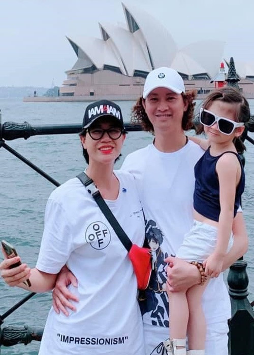 Bé Kiến Lửa cùng bố mẹ sang Australia du lịch hồi tháng 1/2020. Ảnh: FB ông xã Trang Trần