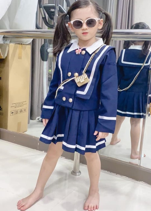 Trang Trần còn chi mỗi tháng 20 triệu để thuê tài xế và giúp việc cho con. Ảnh: FB Trang Trần