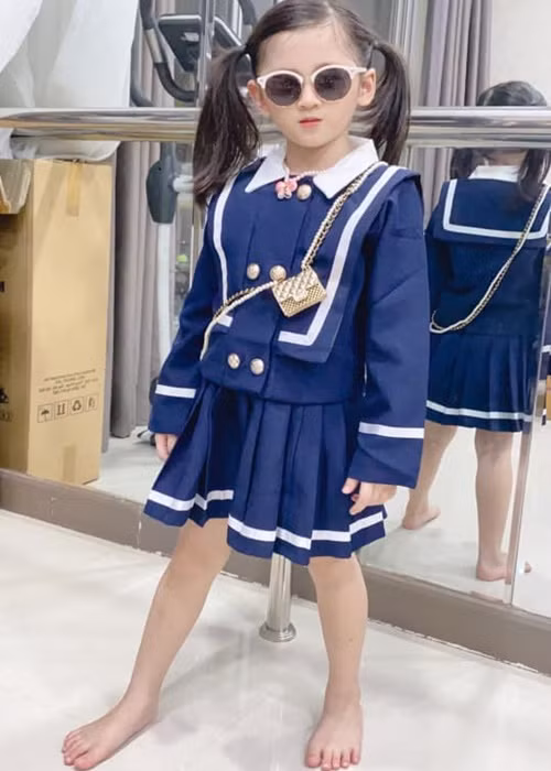 Trang Trần còn chi mỗi tháng 20 triệu để thuê tài xế và giúp việc cho con. Ảnh: FB Trang Trần