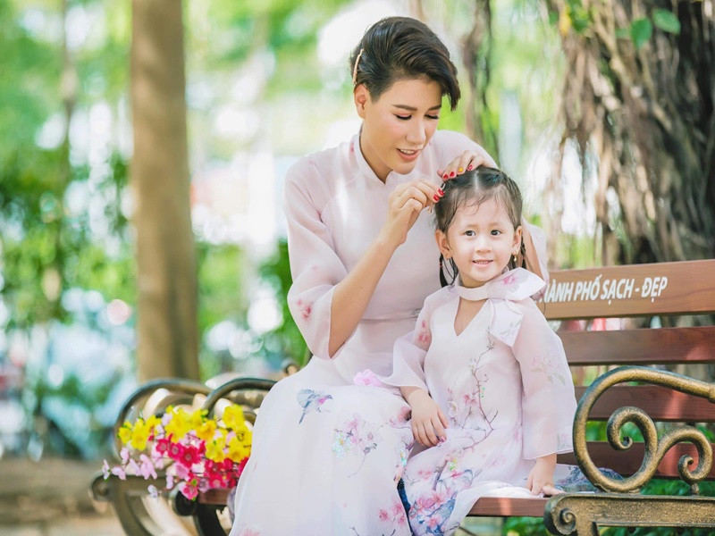 Cựu người mẫu cho biết, mỗi tháng, con gái tiêu khoảng 35 - 40 triệu, chưa kể đi du lịch. Ảnh: FB Trang Trần